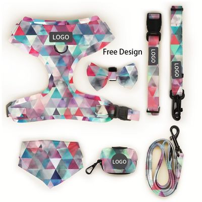 comprar Diseñadores personalizados perros Logotipo de lujo blando con almohadilla Reversible Arnés de perros chaleco y cuello correa arco Bandana conjuntos de arnés de mascotas Fabricación en línea