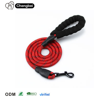 Leashes para mascotas con mango acolchado Color personalizado Portátil cómodo cuerda de nylon libre reflectante