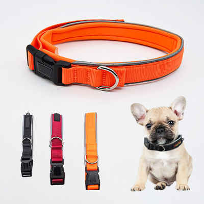 Cuello de perro de lujo Cuero corduroy terciopelo material de nylon Hundehalsband Suministros para mascotas